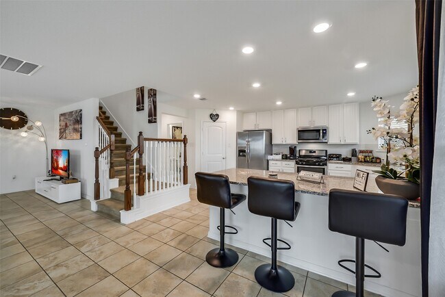 Foto del edificio - 16502 Live Oak Canyon Dr