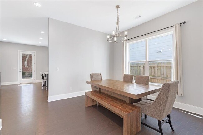 Foto del edificio - 1859 Commons Pl NW