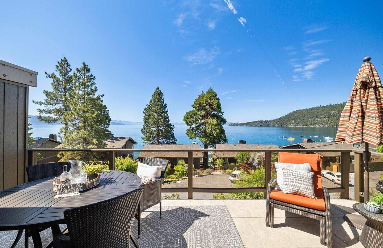 Primary Photo - Stunning Lake Front Condo - All that Lake ...