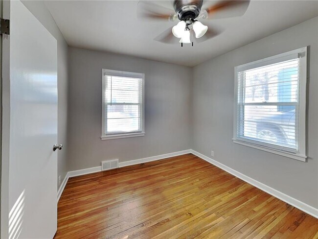 Foto del edificio - 7501 W Lake St