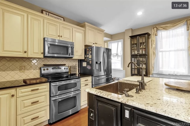 Kitchen - 61 Park St