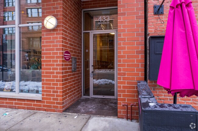 Entrada - 433 N Wells St
