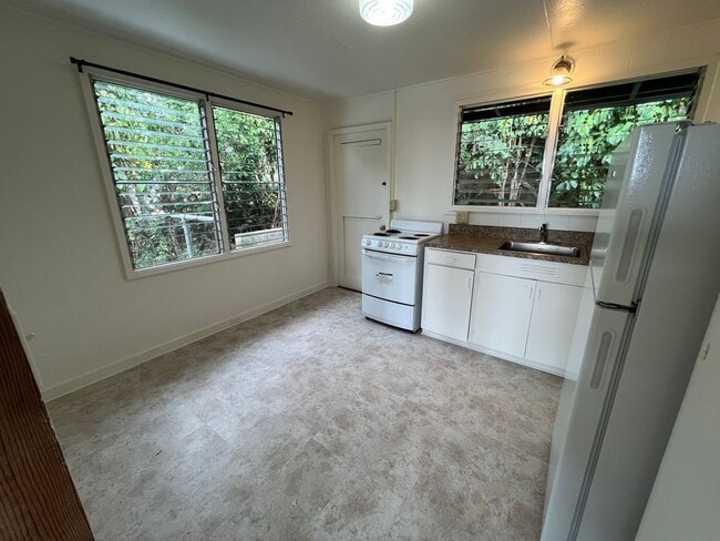 Building Photo - 2238 Aulii St