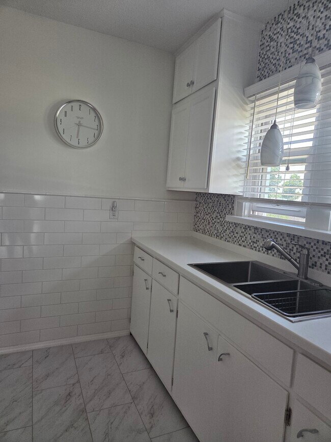 Foto del edificio - 328 E 6th St