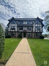 Building Photo - 28 W Neck Rd