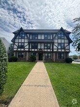 Building Photo - 28 W Neck Rd