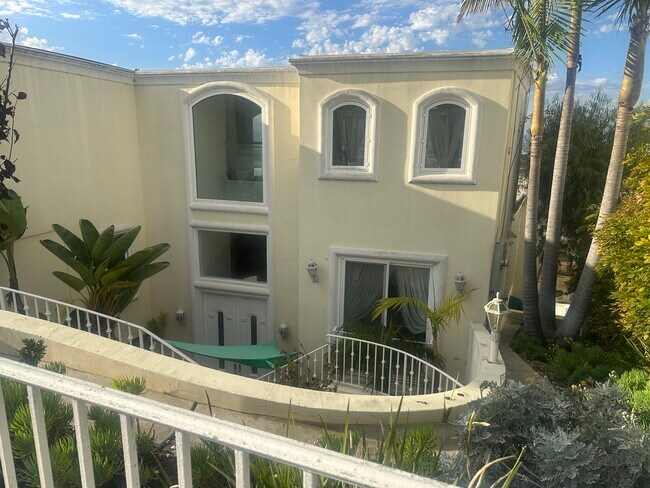 Foto del edificio - 8120 Billowvista Dr