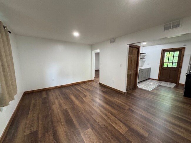 Building Photo - 1032 Moseley Dr