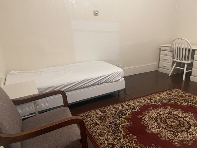 Building Photo - 1086 41st St