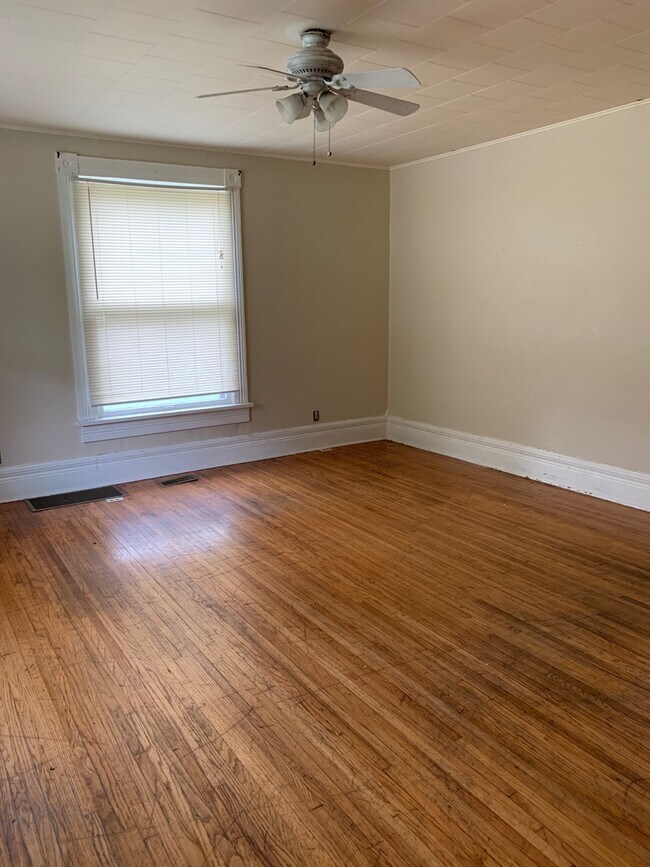 Foto del edificio - 1630 N Clay Ave