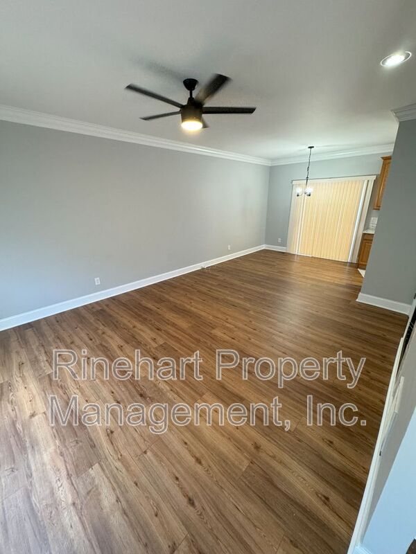 Foto del edificio - 1668 Flintwood Dr