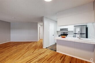 Building Photo - 2122 Hancock Dr