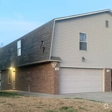 Building Photo - 925-927 W Black St