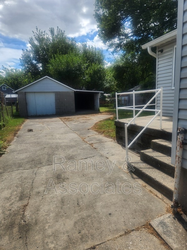 Building Photo - 1108 Hathaway Ave