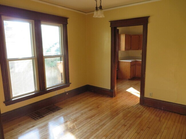 Foto del edificio - 1214 E Mifflin St