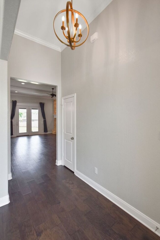 Foto del edificio - Stunning 4 Bed 2 Bath!
