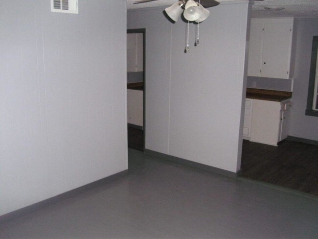 Foto del edificio - 2468 N Vandalia Ave