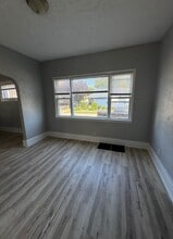 Building Photo - 726 S Meade St