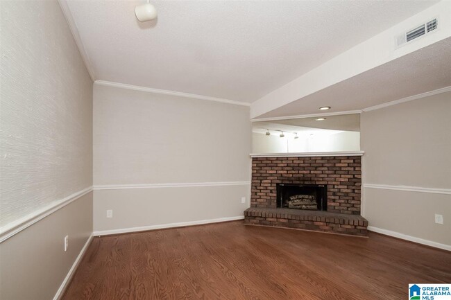 Building Photo - 2435 Burgundy Dr