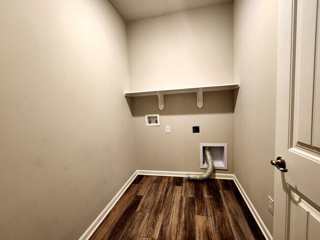 Foto del edificio - For Rent – 4 Bedroom, 2 Bathroom Home in W...