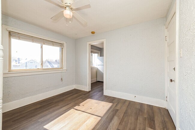 Foto del edificio - 4009 E 3rd St