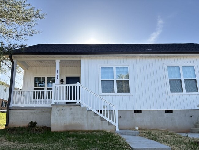 2 Bedroom, 2 Bathroom Duplex in Winston-Salem! - 2 Bedroom, 2 Bathroom Duplex in Winston-Salem! House