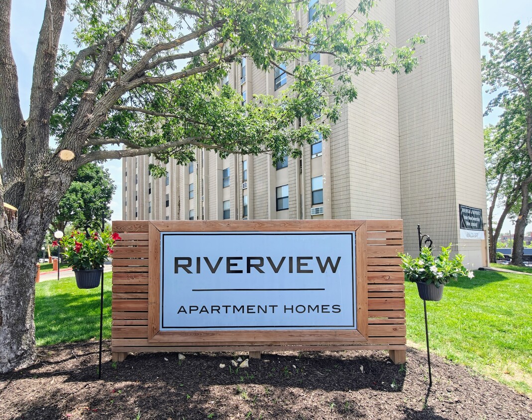 Primary Photo - Riverview Apartments
