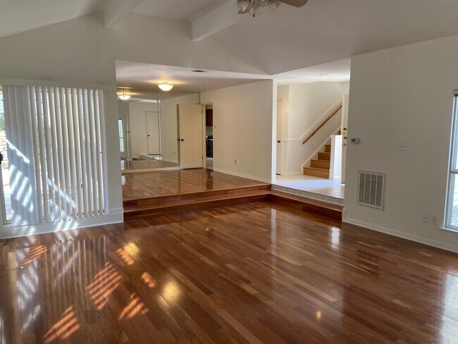 Foto del edificio - 6603 Robbie Creek Cove