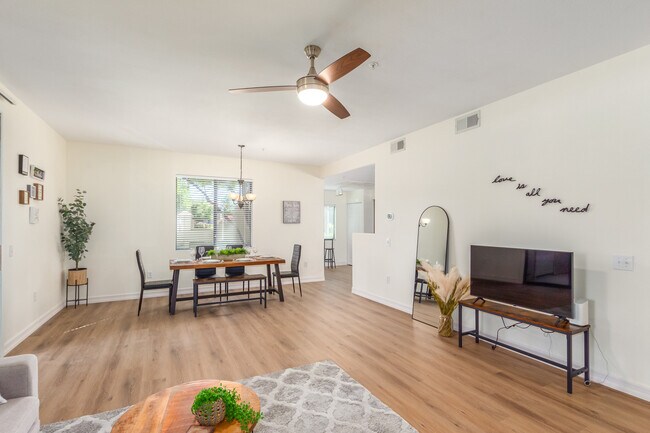 Foto del edificio - 15252 N 100th St