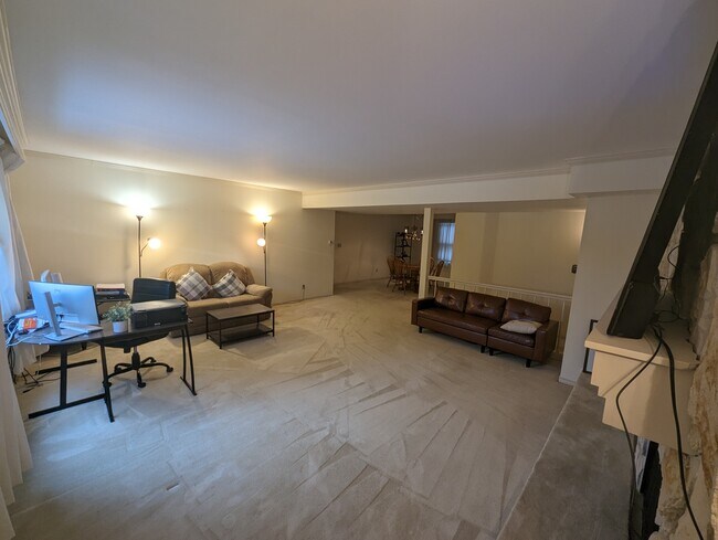 Building Photo - Beautiful 3 bedroom APT