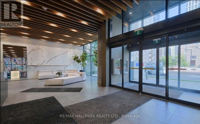 Building Photo - 161 Roehampton Ave