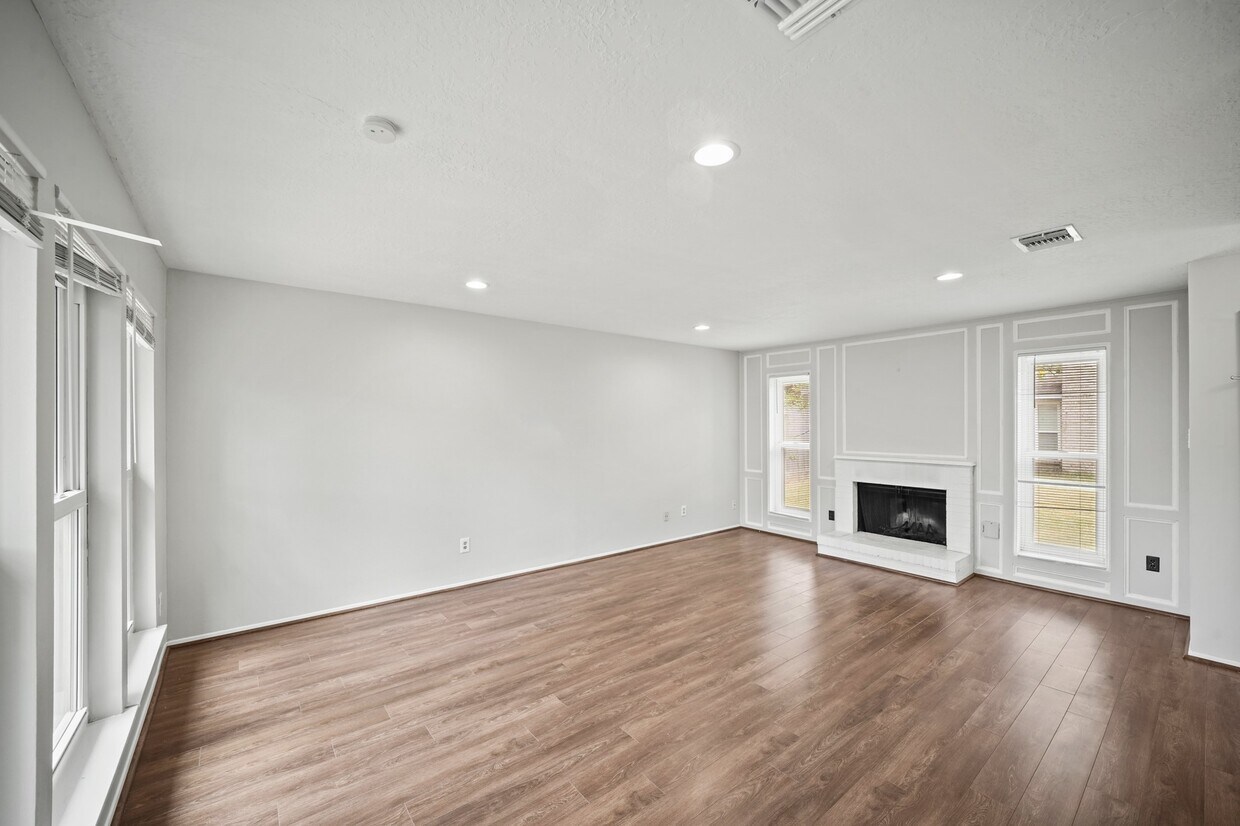 Foto principal - 10814 Sugar Hill Dr