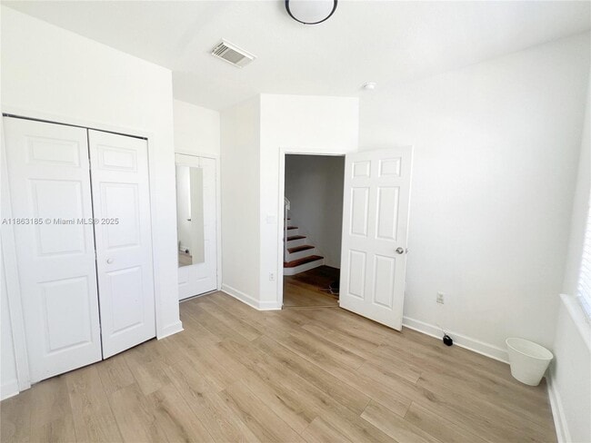 Foto del edificio - 5430 NW 107th Ave