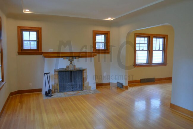 Foto del edificio - 1714 S Maple Blvd