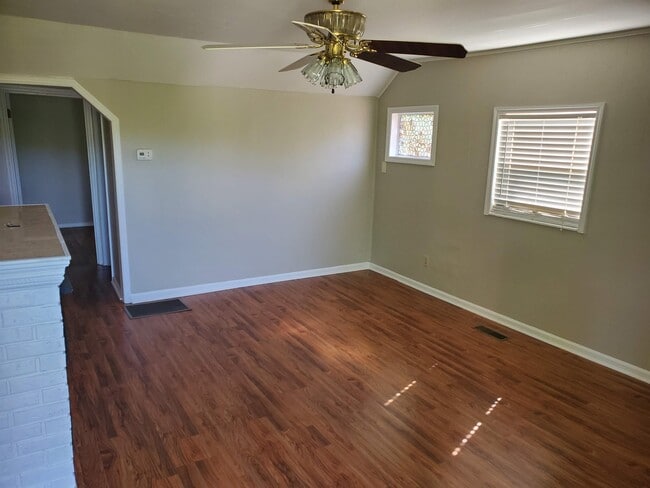 Building Photo - 320 W Midvale Ave