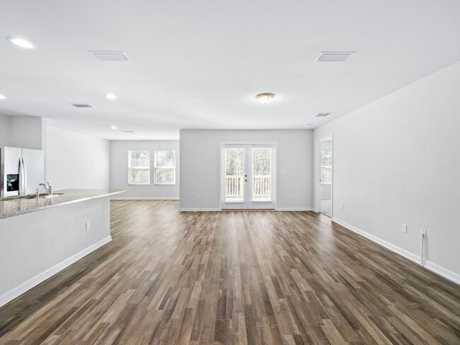 Building Photo - 462 Whispering Creek Ave