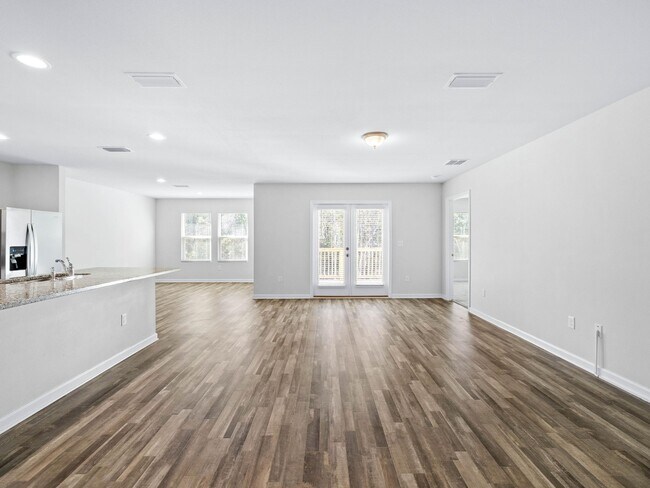 Foto del edificio - 462 Whispering Creek Ave