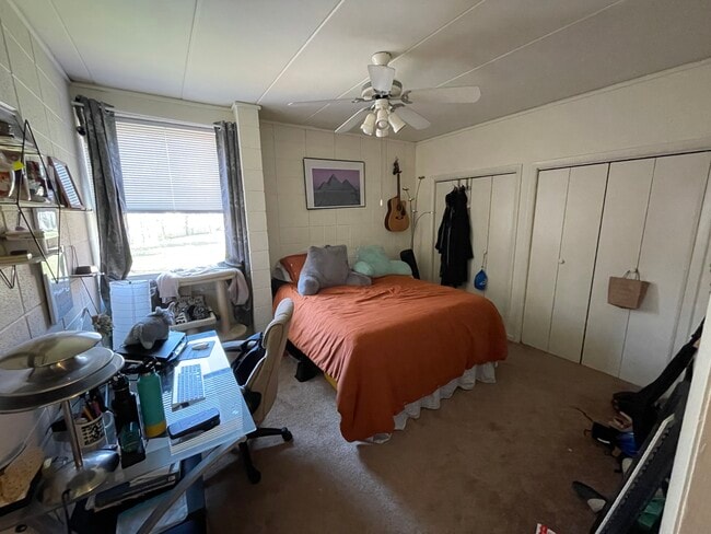 Building Photo - 902 Brightwood Manor Dr