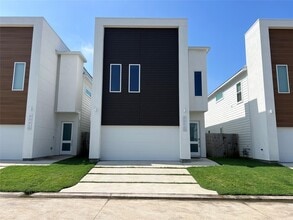 Building Photo - 2223 Padron Pl