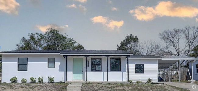 Building Photo - 417 Hollyhock Ln