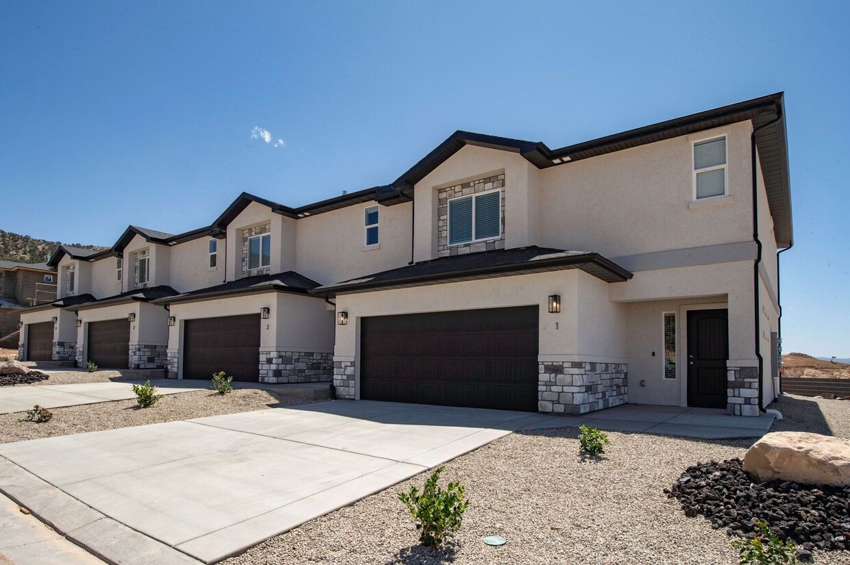 Primary Photo - Beautiful 3 bedroom, 2.5 bathroom townhome...