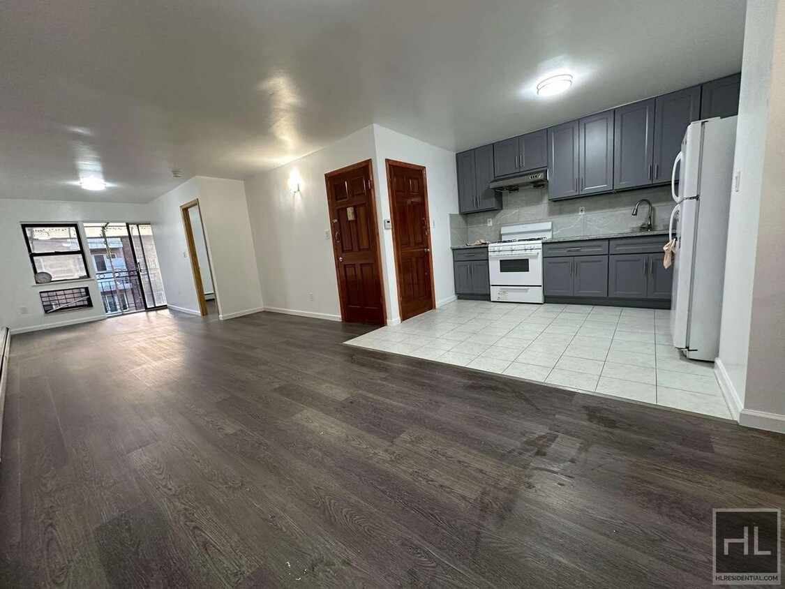 Foto principal - NEWLY RENOVATED 3-BEDROOM HOME IN CORONA, ...