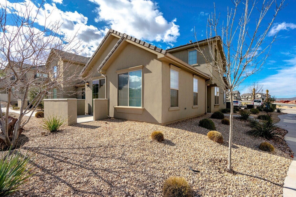 Foto principal - 3 Bedroom Townhome in Hidden Valley with C...