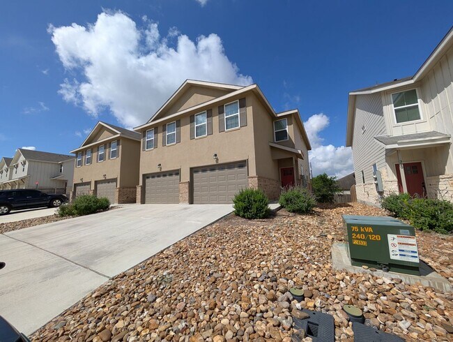 Foto del edificio - 1 MONTH FREE RENT / Close to HWY for Commu...