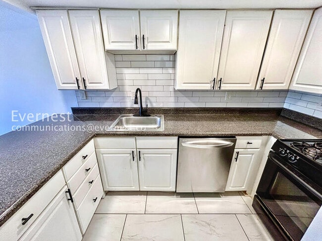 Foto del edificio - 526 Granite Ridge Pl