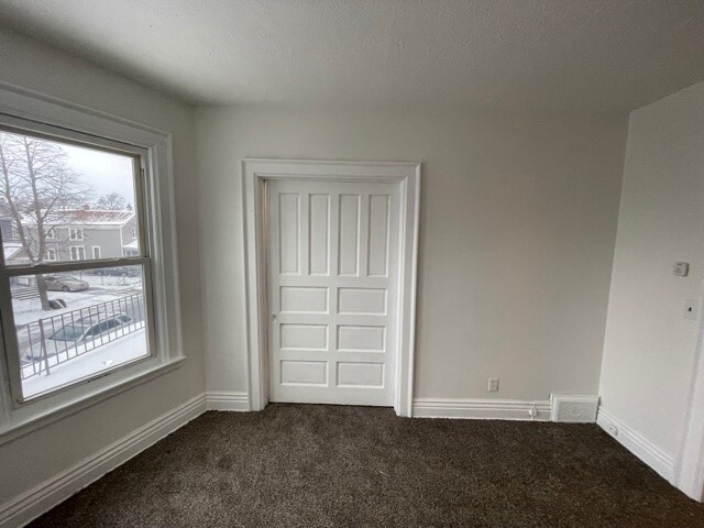 Living Room - 376 Glenwood Ave