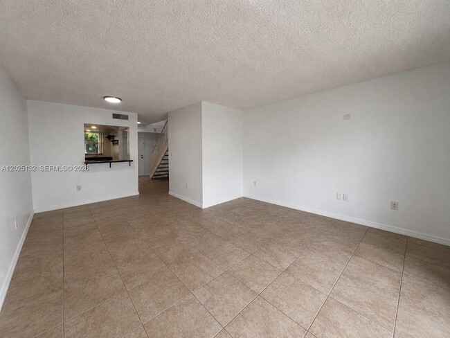 Building Photo - 9371 Fontainebleau Blvd