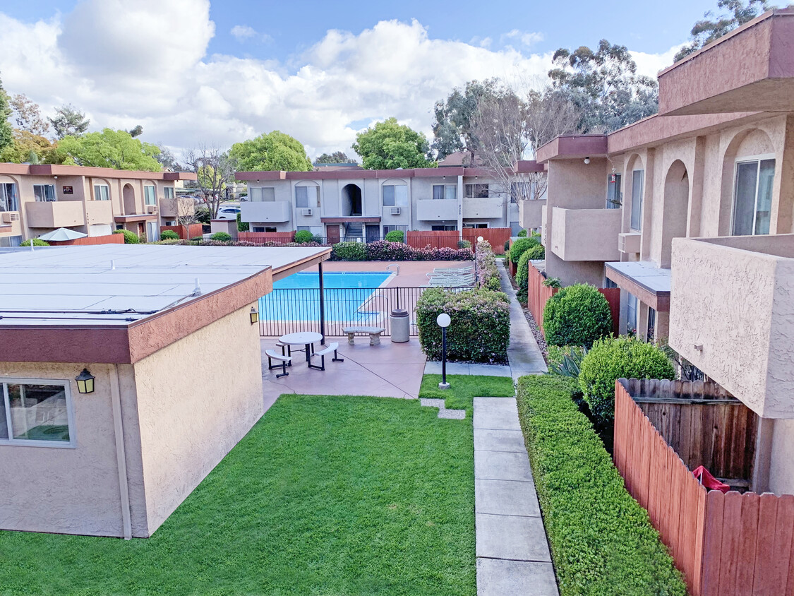 Foto principal - 9562 Carroll Canyon Rd