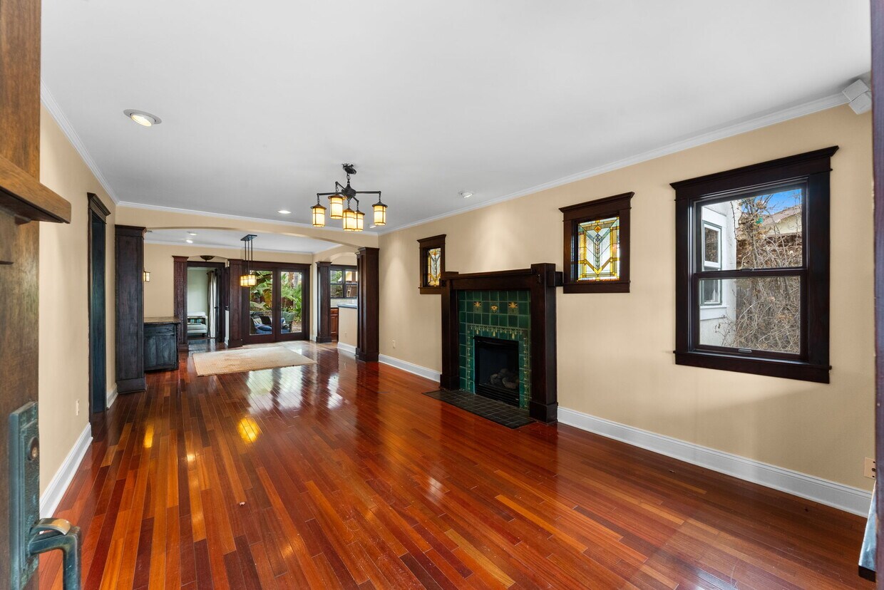 Foto principal - 3330 Collier Ave