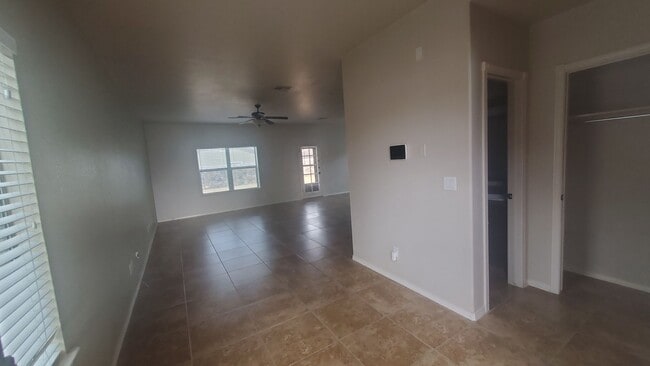 Foto del edificio - HOME FOR RENT ON THE EASTSIDE